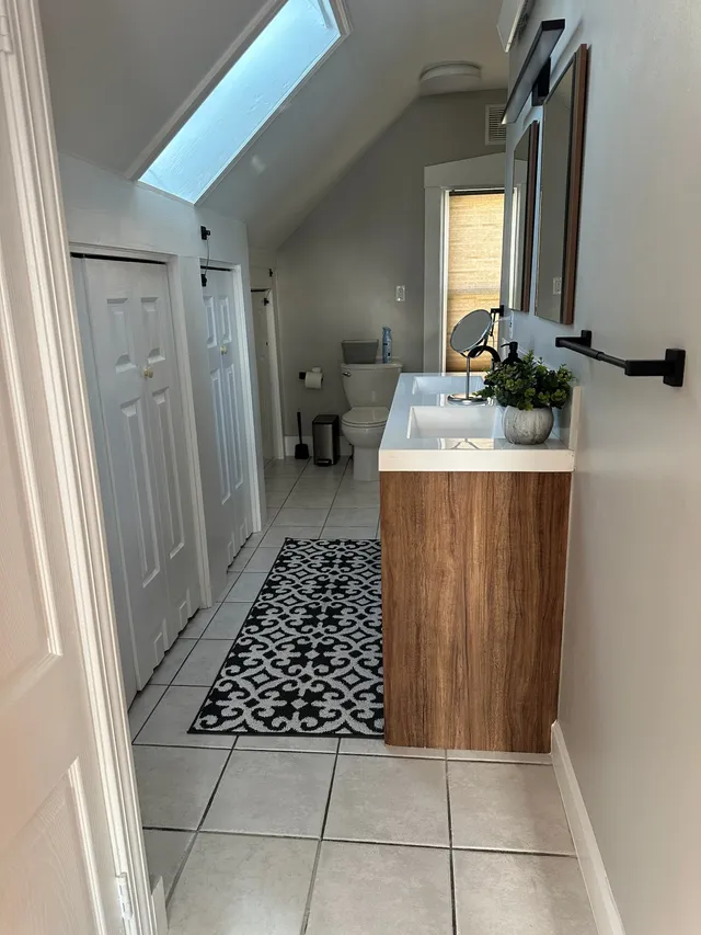 Bathroom vanity